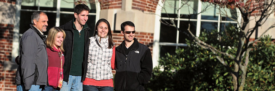 A student and their family on New Student Family Weekend